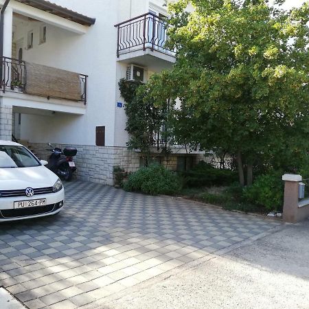 Apartmani Komunela Umag Bagian luar foto