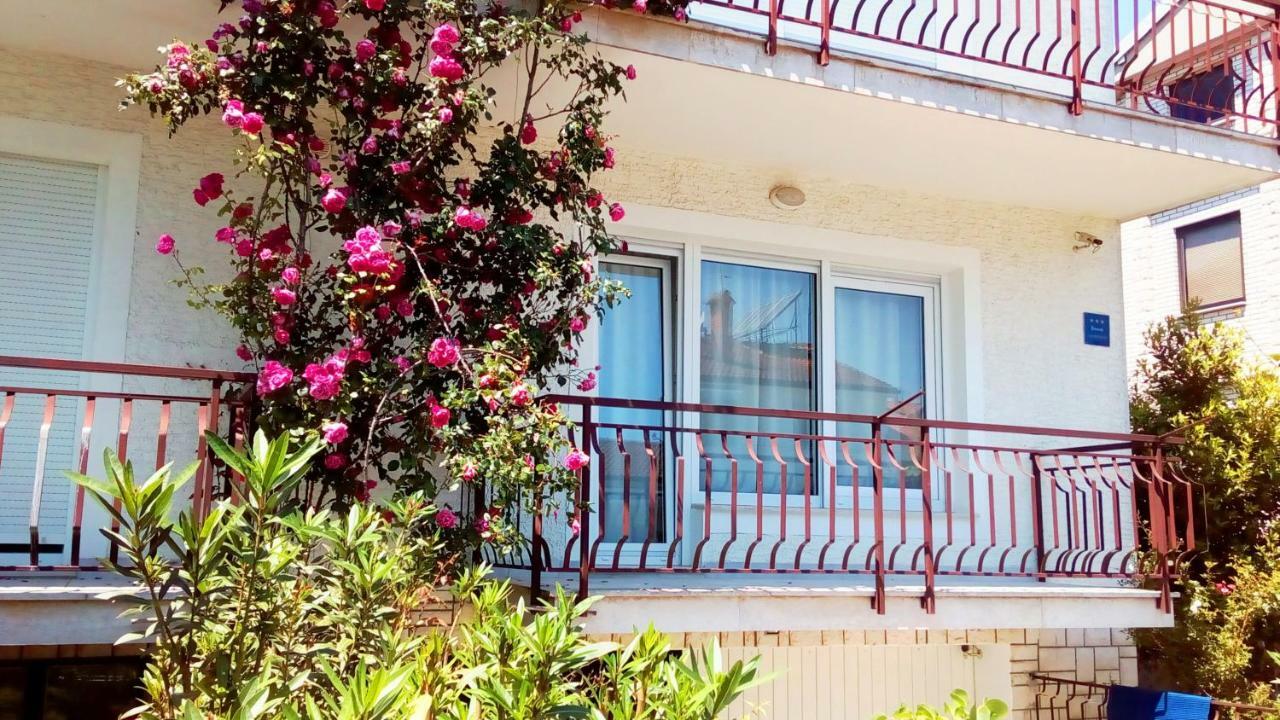 Apartmani Komunela Umag Bagian luar foto