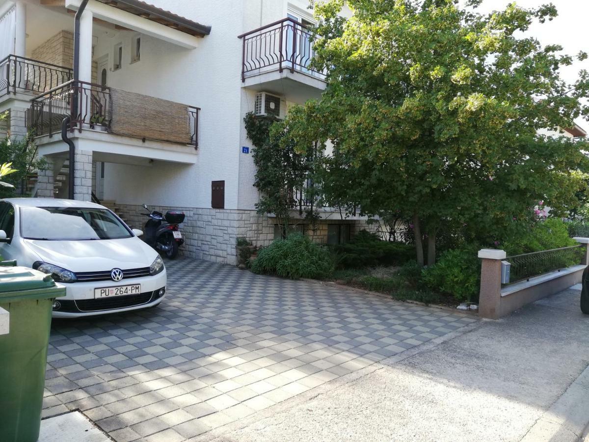 Apartmani Komunela Umag Bagian luar foto